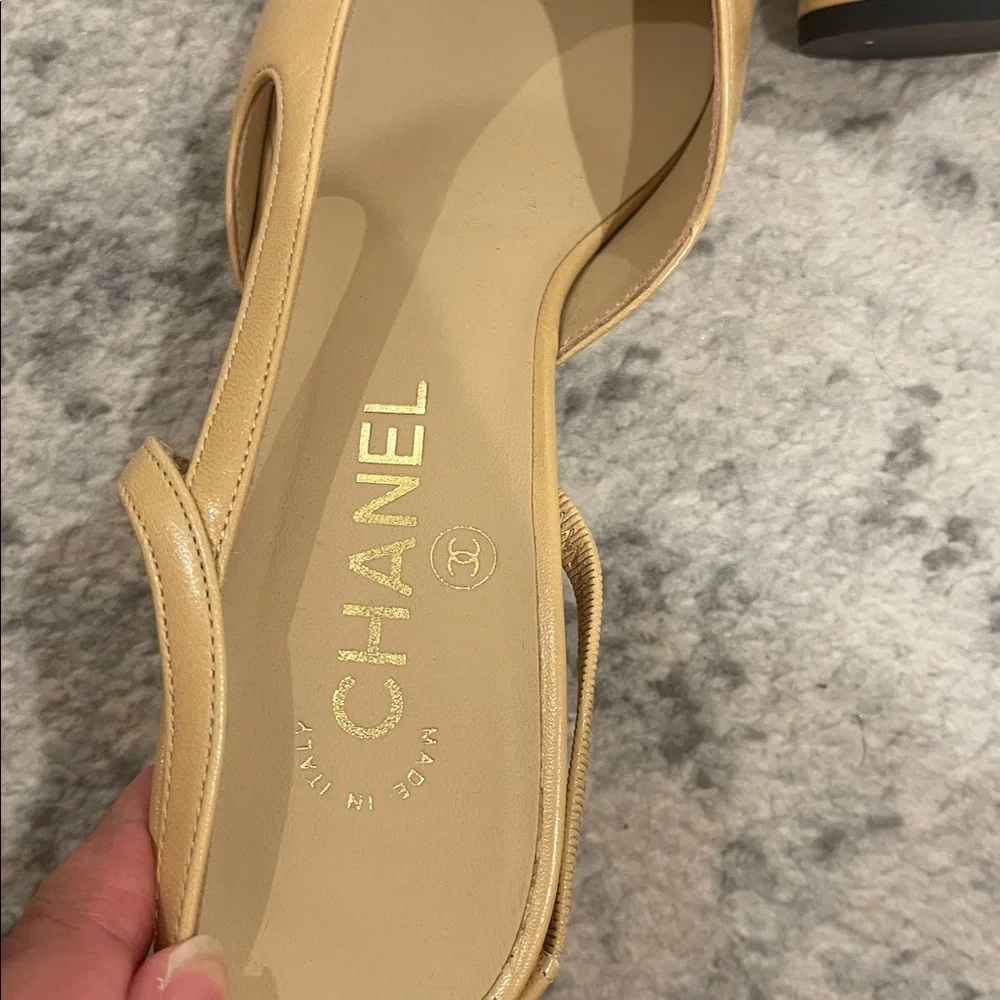 CHANEL Beige and Black Slingback Mules - Picture 5 of 9